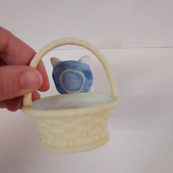 Vintage 1982 Enesco Bunny With Easter Basket Porcelain Bisque Figurine - Picture 4 of 10